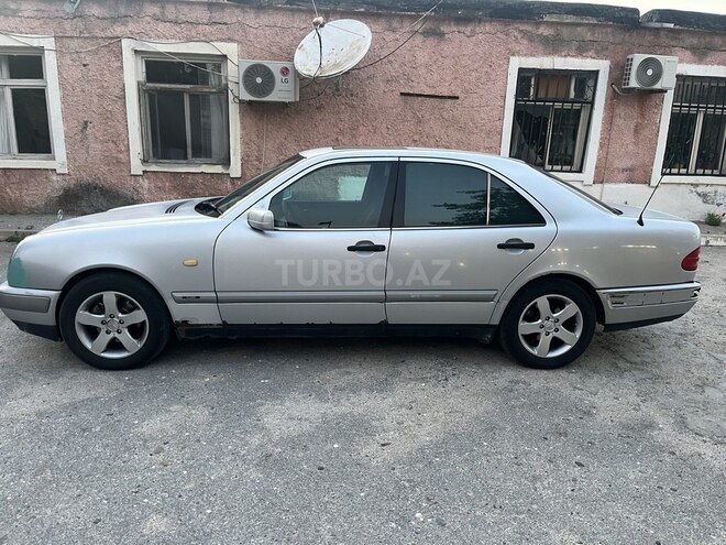 Mercedes E 230-3