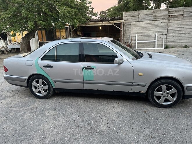 Mercedes E 230-2