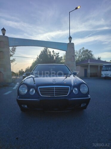 Mercedes E 220-1