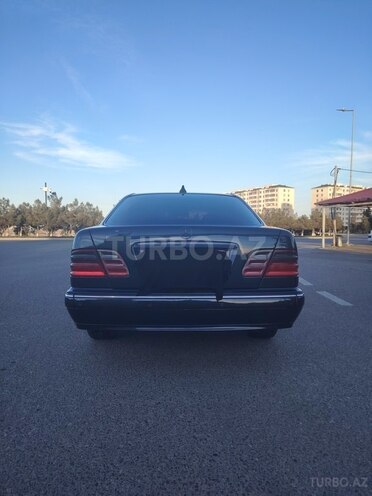 Mercedes E 220-4