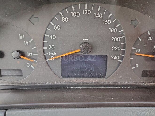 Mercedes E 220-13