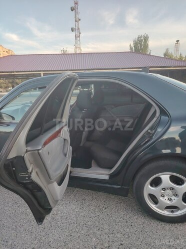 Mercedes E 220-10