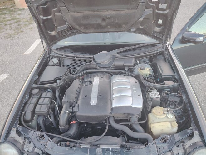 Mercedes E 220-12