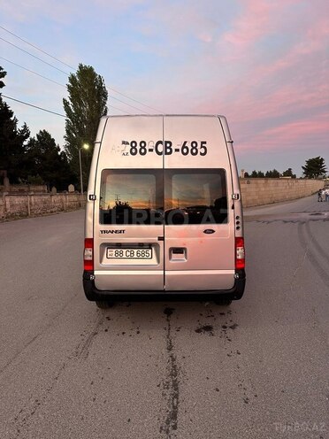 Ford Transit-14