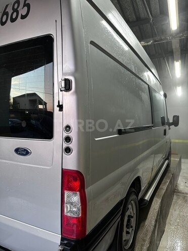 Ford Transit-8
