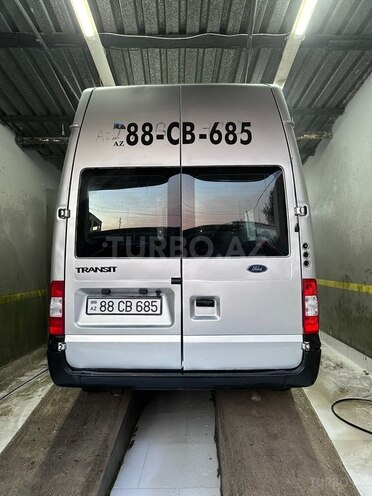 Ford Transit-10