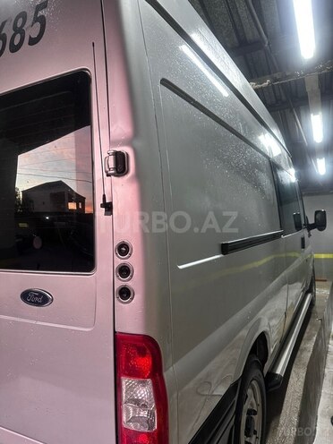 Ford Transit-12