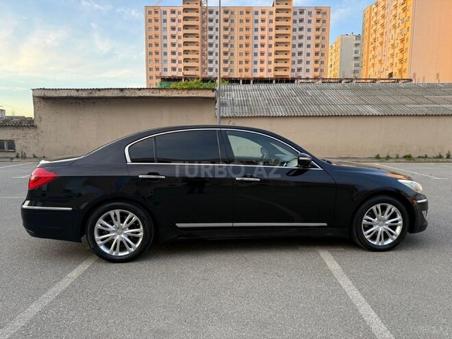 Hyundai Genesis-4
