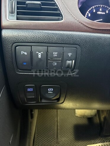 Hyundai Genesis-5