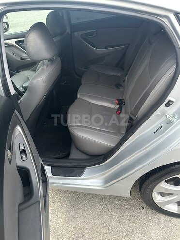 Hyundai Elantra-5