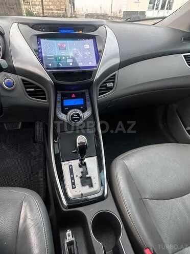 Hyundai Elantra-7