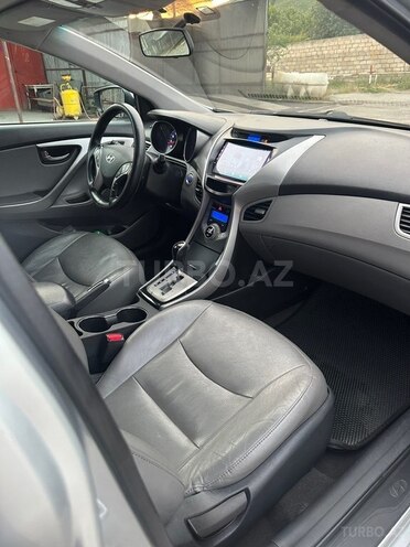 Hyundai Elantra-9