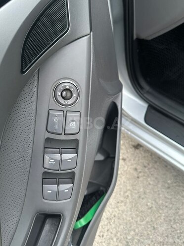 Hyundai Elantra-10