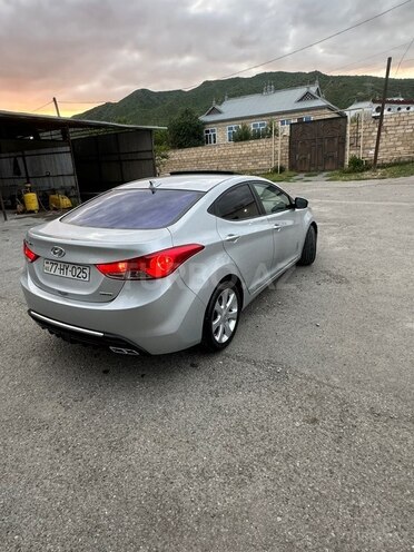 Hyundai Elantra-3