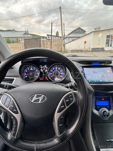Hyundai Elantra-8