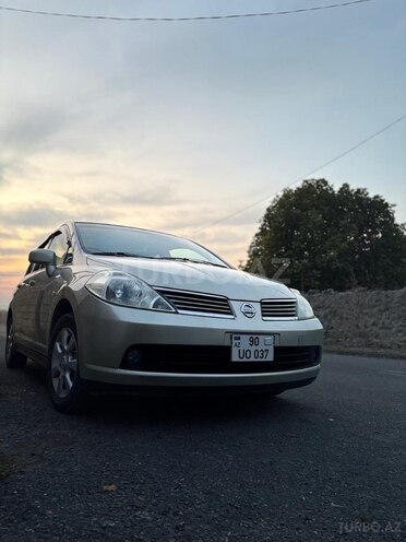 Nissan Tiida-2