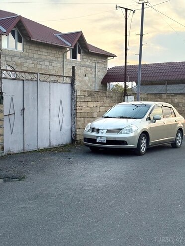 Nissan Tiida-4