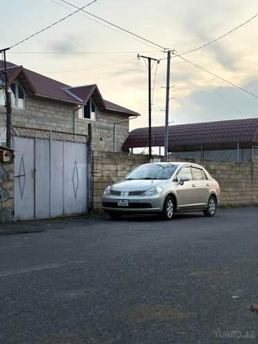 Nissan Tiida-1