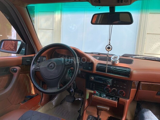 BMW 520-12