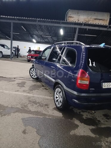 Opel Zafira-2