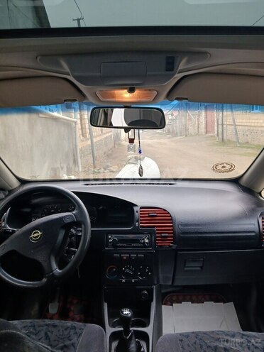 Opel Zafira-5