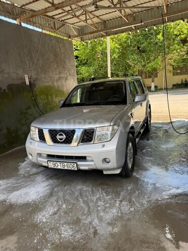Nissan Pathfinder-1