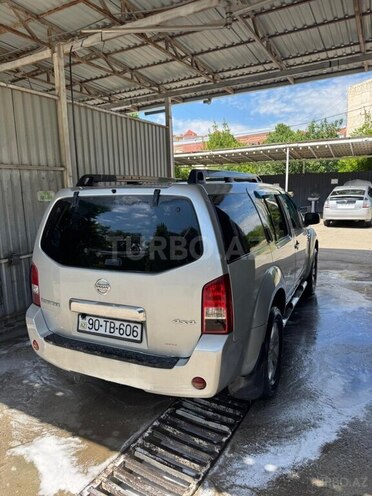 Nissan Pathfinder-2