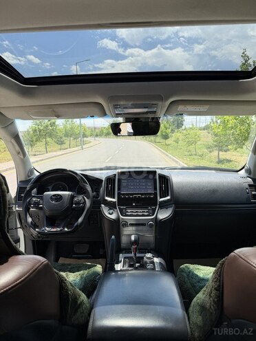 Toyota Land Cruiser-5