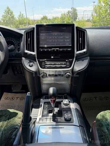 Toyota Land Cruiser-6