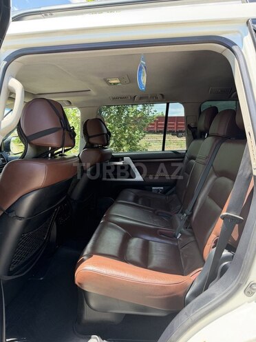 Toyota Land Cruiser-7