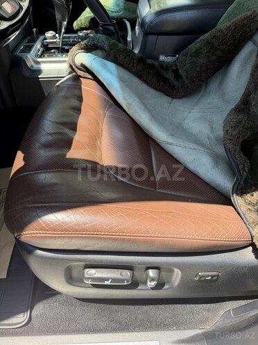 Toyota Land Cruiser-10