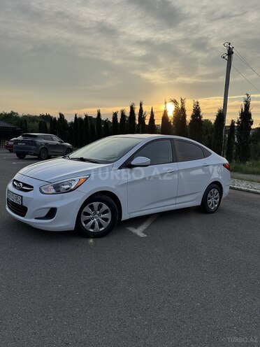 Hyundai Accent-4