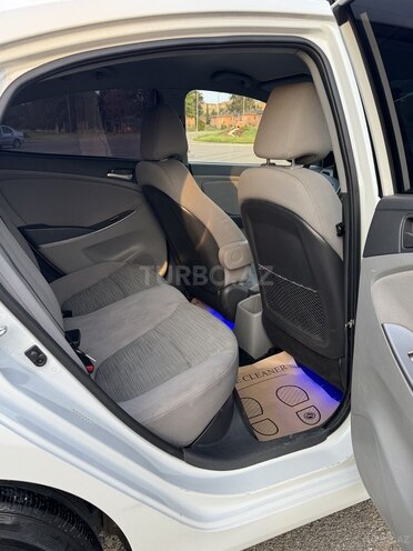 Hyundai Accent-9