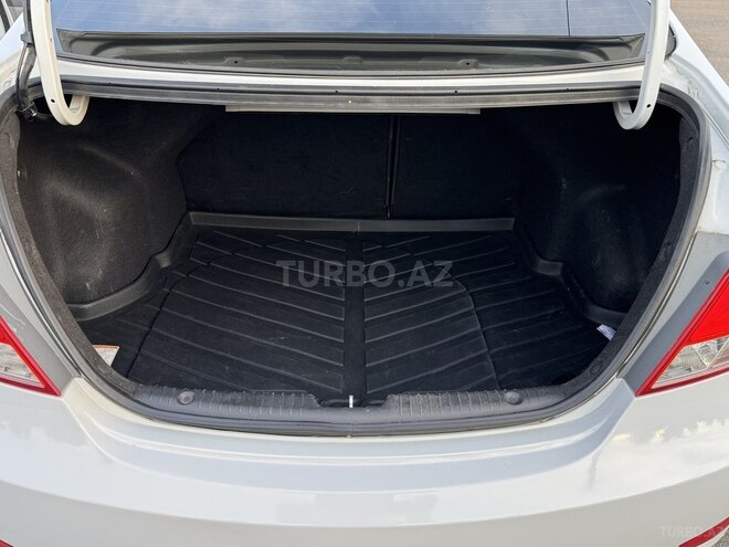 Hyundai Accent-10