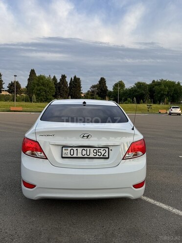 Hyundai Accent-7