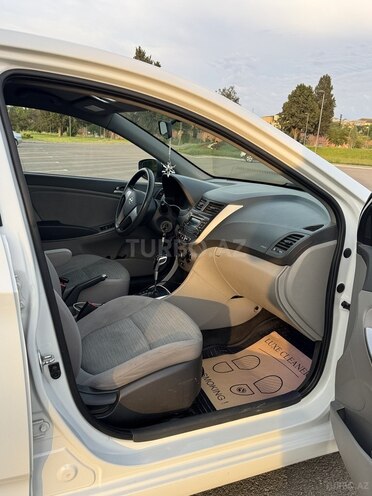 Hyundai Accent-8