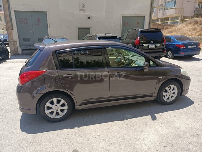 Nissan Tiida-5