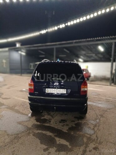 Opel Zafira-8