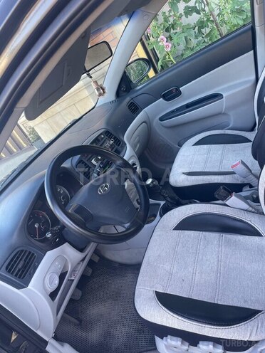 Hyundai Accent-6