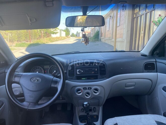 Hyundai Accent-7
