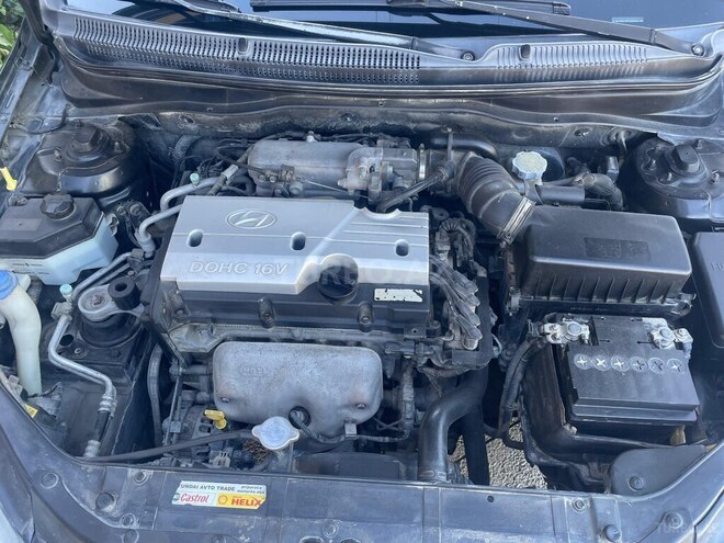 Hyundai Accent-11