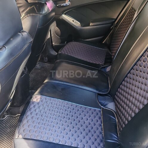 Kia Cerato-5