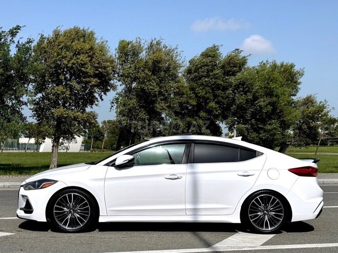 Hyundai Elantra-3