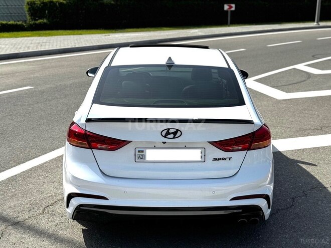Hyundai Elantra-7