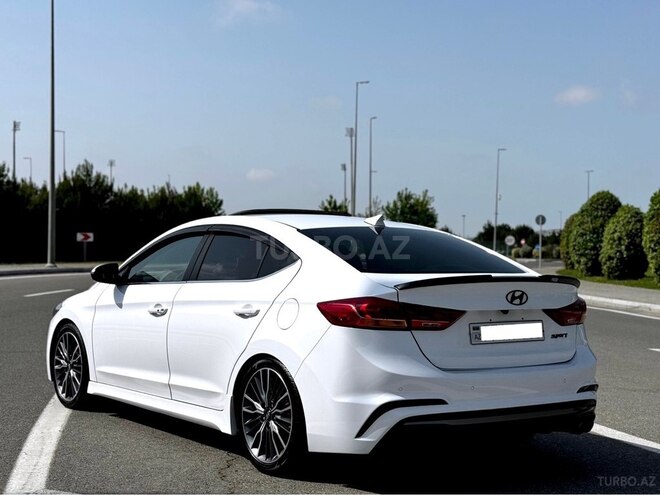 Hyundai Elantra-8
