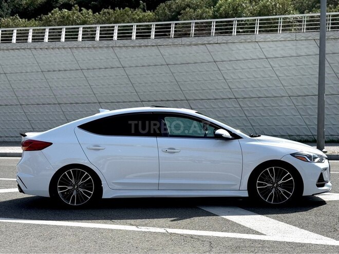 Hyundai Elantra-6