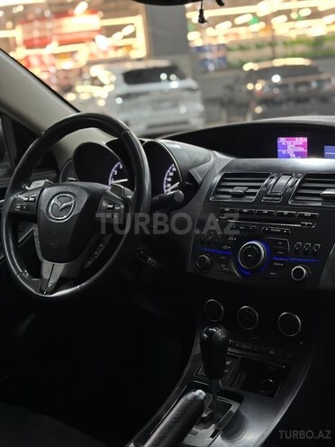 Mazda 3-10