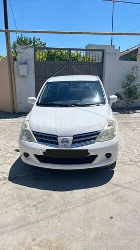 Nissan Tiida-1