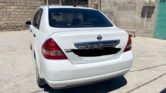 Nissan Tiida-2