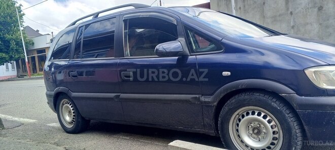 Opel Zafira-4